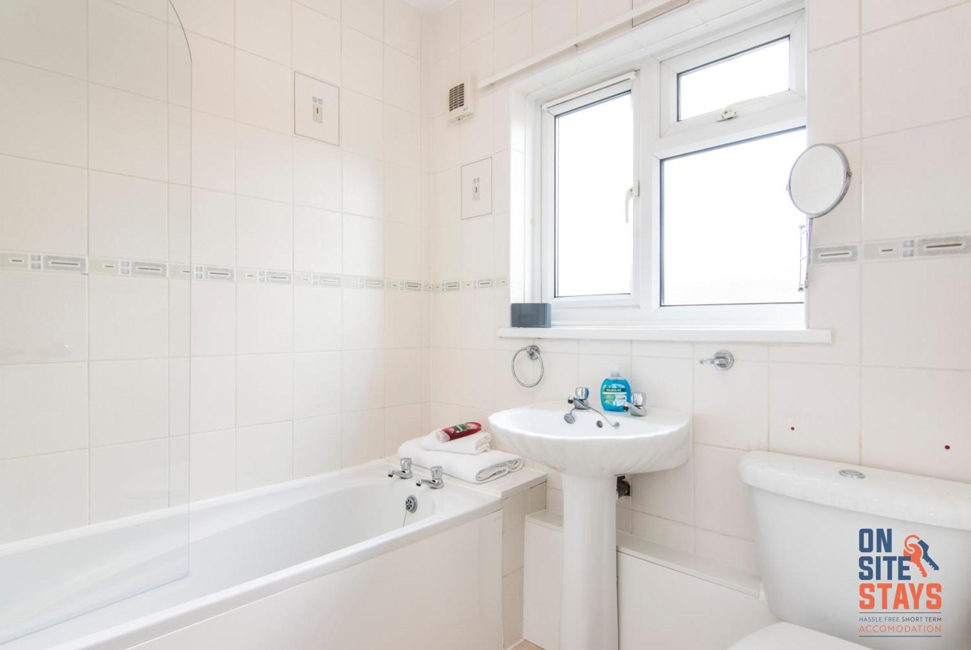 Onsitestays - Cosy 2-Bedroom Apartment With Private Entrance & Long Stay Prices Gravesend Exterior foto